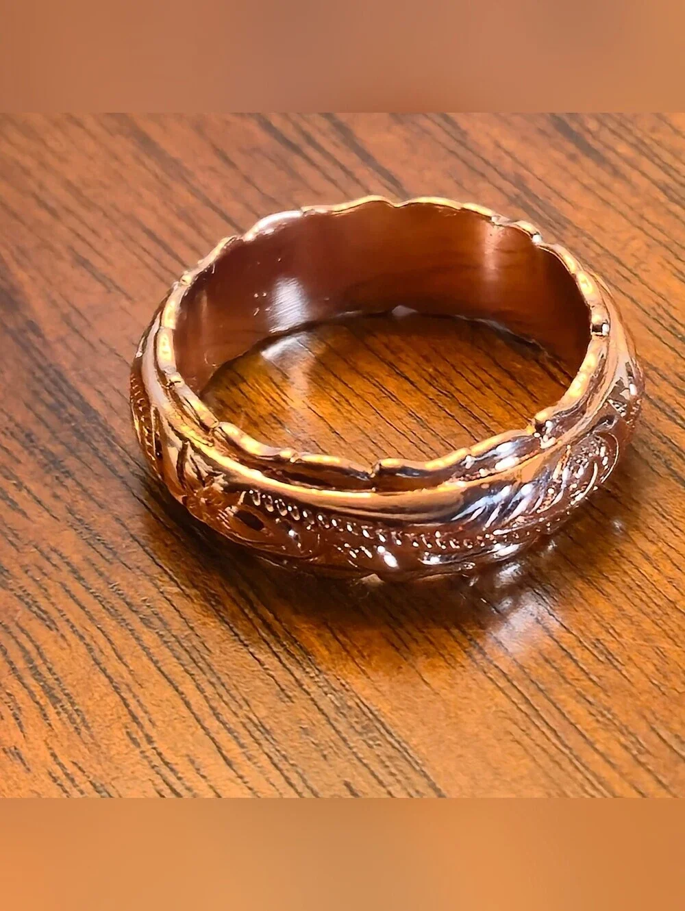 Rose Gold Engraved Raised Scrollwork Pattern Women's Band Ring Size 9